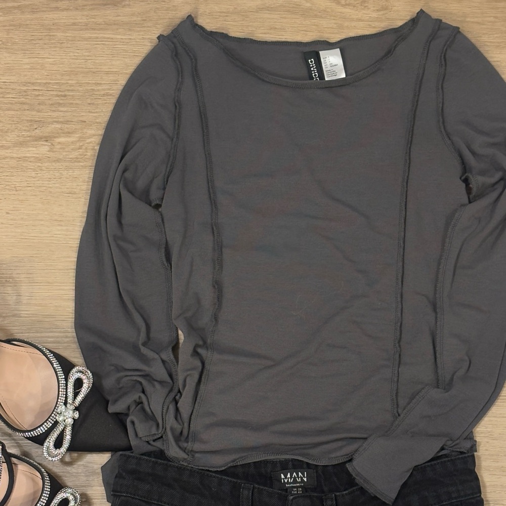 H&M Divided Charcoal Gray Long Sleeve Top – Small